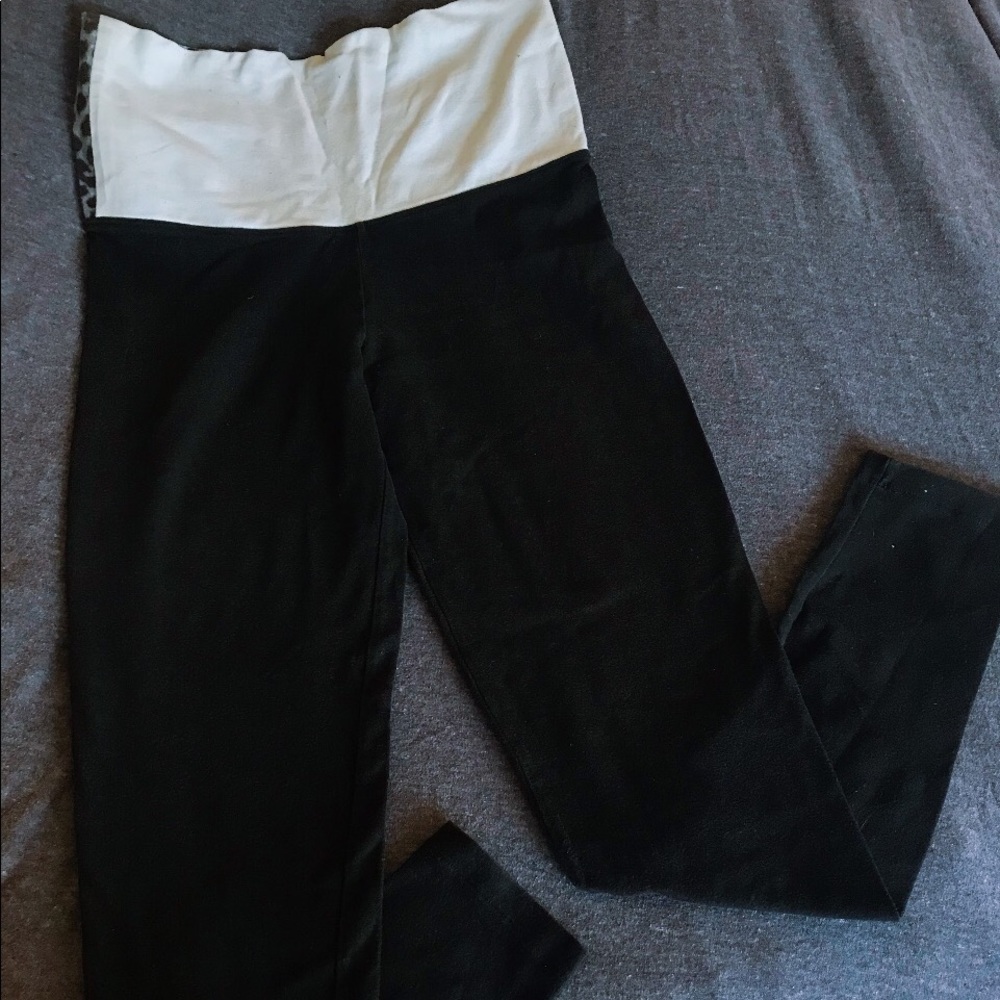 Victoria’s Secret PINK yoga leggings